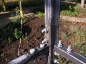 Как соединить профильную трубу без сварки