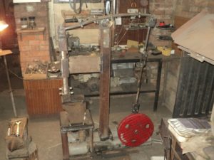 Кузнечный рессорный молот своими руками