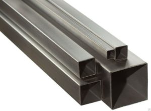 Металлический профиль квадратного сечения