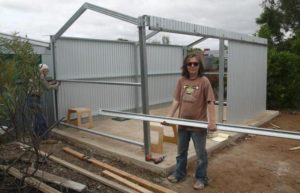 Как построить сарай из профнастила своими руками