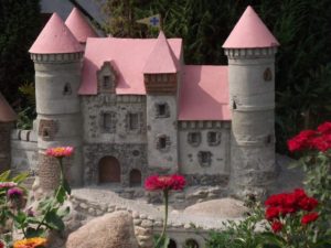 Замок своими руками из подручных материалов