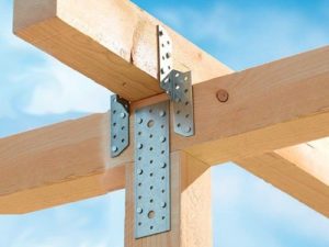 Металлические уголки для крепления деревянных конструкций