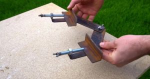 Приспособление для сварки под прямым углом