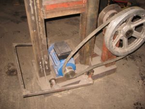 Кузнечный рессорный молот своими руками