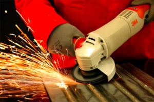 Наждачник по металлу зачистка сварочных швов шлифовальной