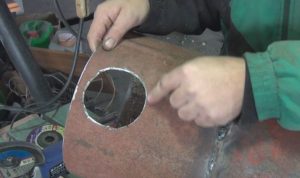 Как заварить дырку в тонком металле