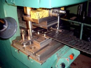 Пресс для штамповки листового металла