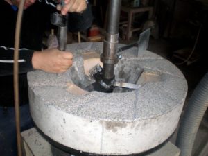 Как сделать жернова для мельницы своими руками