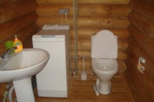 Теплый туалет в деревенском доме своими руками