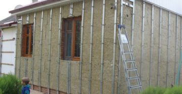 Как правильно обшить дом профнастилом своими руками