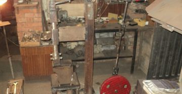 Кузнечный рессорный молот своими руками