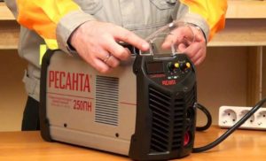 Какой инверторный сварочный аппарат лучше для дома