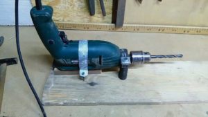 Как закрепить дрель горизонтально