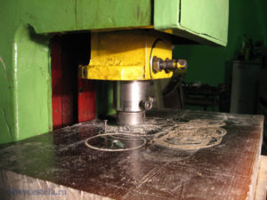 Пресс для штамповки листового металла