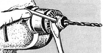 Как открутить дрель без ключа