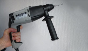 Как сверлить бетонную стену дрелью