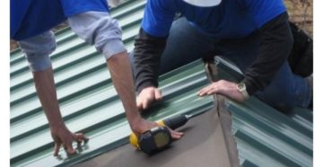 Как правильно класть металлопрофиль на крышу