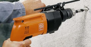 Как сверлить бетонную стену дрелью