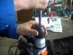 Как достать сверло из перфоратора