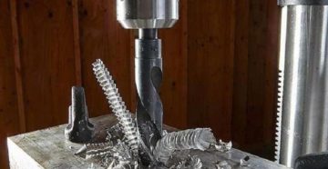 Рассверлить отверстие в металле