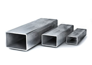 Металлический профиль квадратного сечения