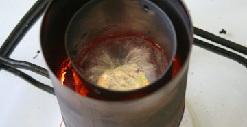 Плавка алюминия на газовой плите