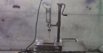 Сверлильный станок из домкрата своими руками