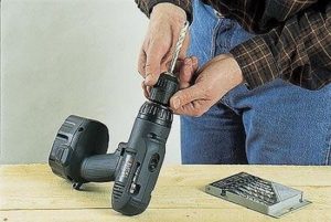 Как вытащить сверло из шуруповерта