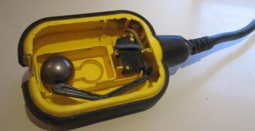 Поплавковый выключатель уровня воды своими руками Поплавковый выключатель уровня воды своими руками