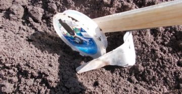 Простая сеялка ручная своими руками