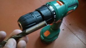 Как вытащить сверло из шуруповерта