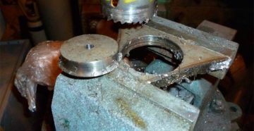 Как просверлить отверстие большого диаметра в металле