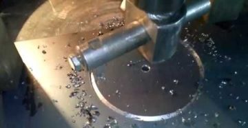 Как вырезать отверстие в металле большого диаметра