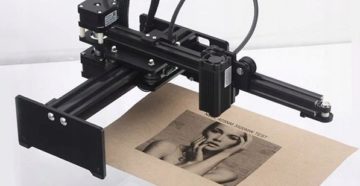 Лазерный гравер по дереву настольный