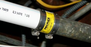 Соединение металлической трубы с пластиковой без резьбы