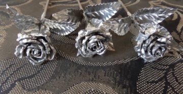 Как сделать розу из жести своими руками