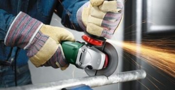 Как правильно держать болгарку при резке металла