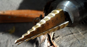 Как заточить конусное ступенчатое сверло