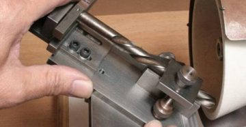 Заточить сверло по металлу приспособление Заточить сверло по металлу приспособление