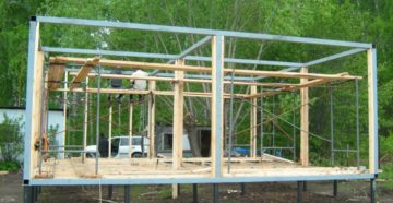 Дачный домик из профильной трубы своими руками