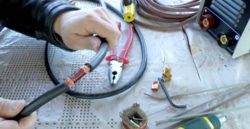 Как соединить сварочный кабель между собой