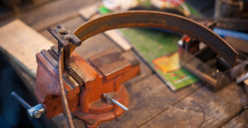 Как согнуть полосу металла