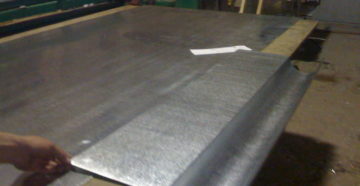 Как согнуть оцинкованный лист своими руками Как согнуть оцинкованный лист своими руками