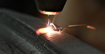 Лазерная наплавка поверхности металла