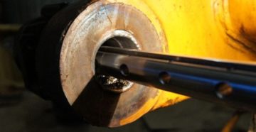 Как расточить отверстие в металле