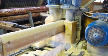 Станки для производства оцилиндрованного бревна