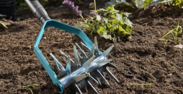 Рыхлитель почвы ручной своими руками
