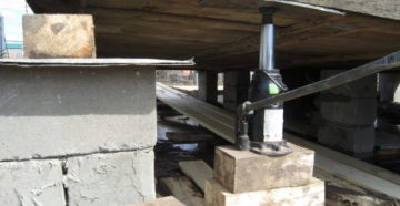 Как поднять дачный домик своими руками