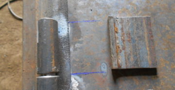 Как правильно приварить петли на металлическую дверь