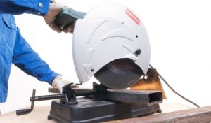 Можно ли торцовочной пилой резать металл